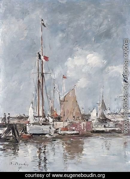 Yachts dans le bassin de Deauville
